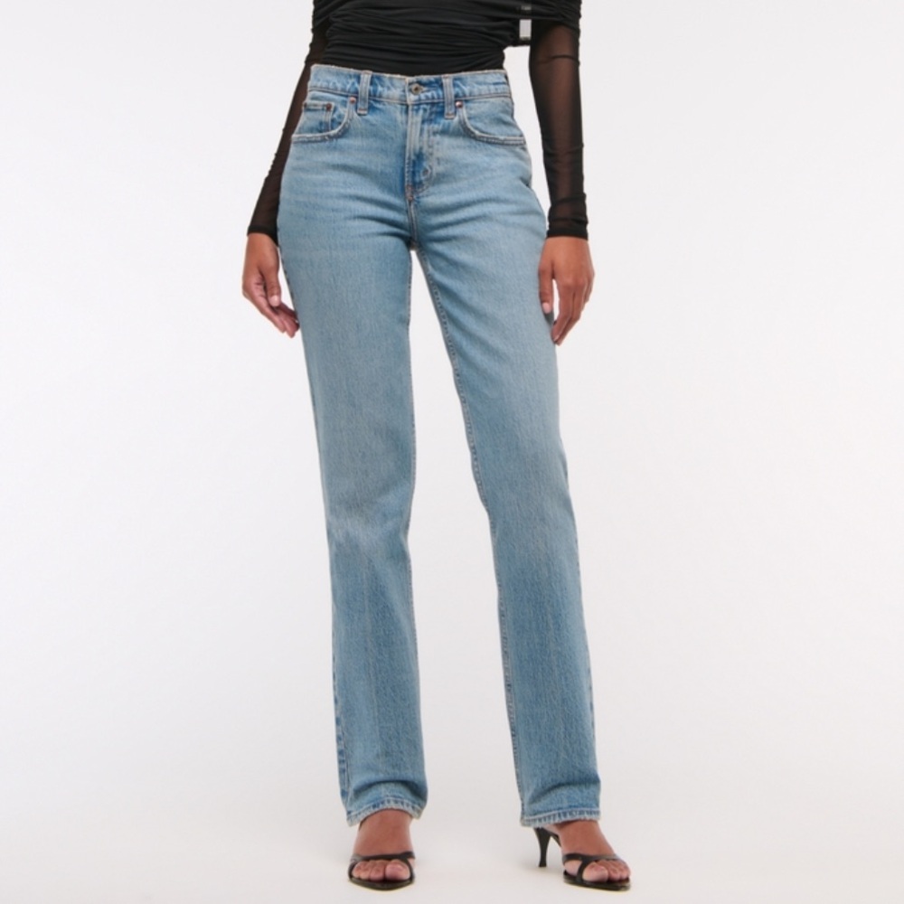 Abercrombie & Fitch Curve Love Mid Rise 90s Straight Jean